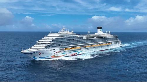 国产游轮4号下水视频,见证中国造船业新篇章